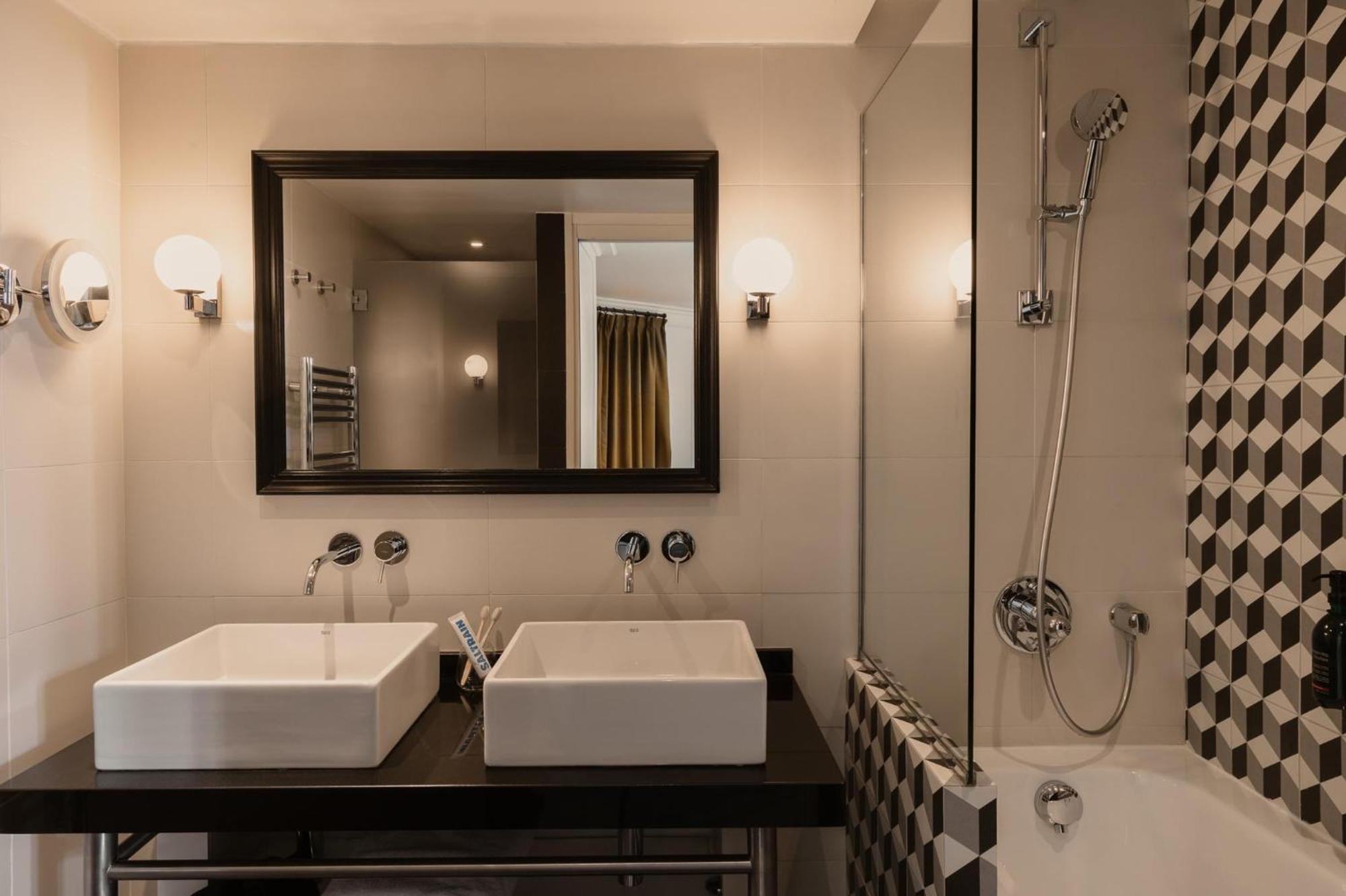 פריז Hotel Bourgogne & Montana מראה חיצוני תמונה