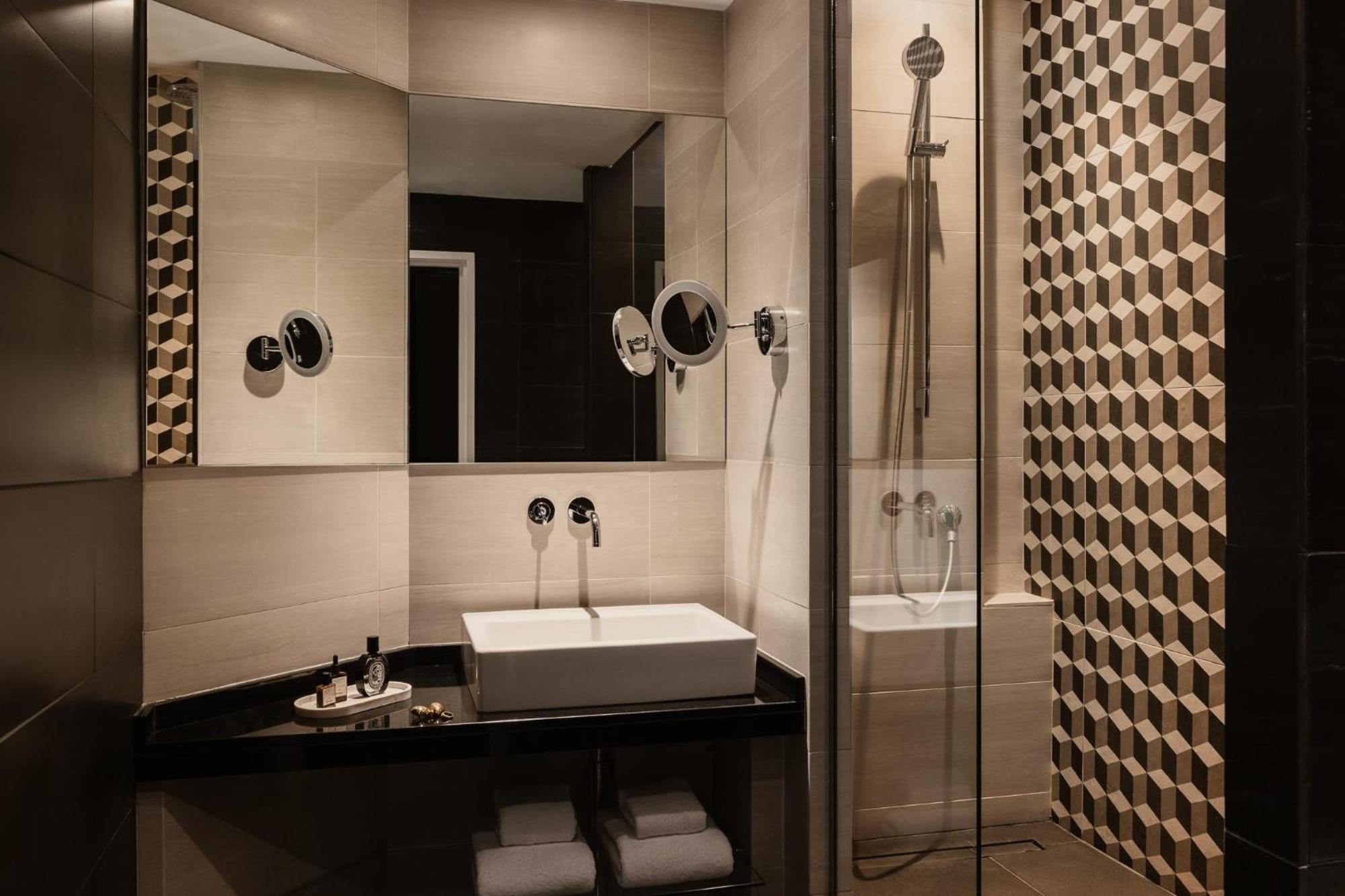 פריז Hotel Bourgogne & Montana מראה חיצוני תמונה